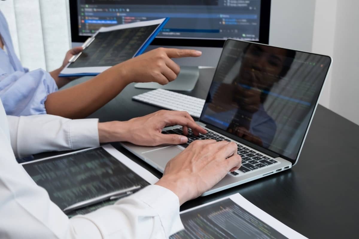 software integration AGVs AMRs