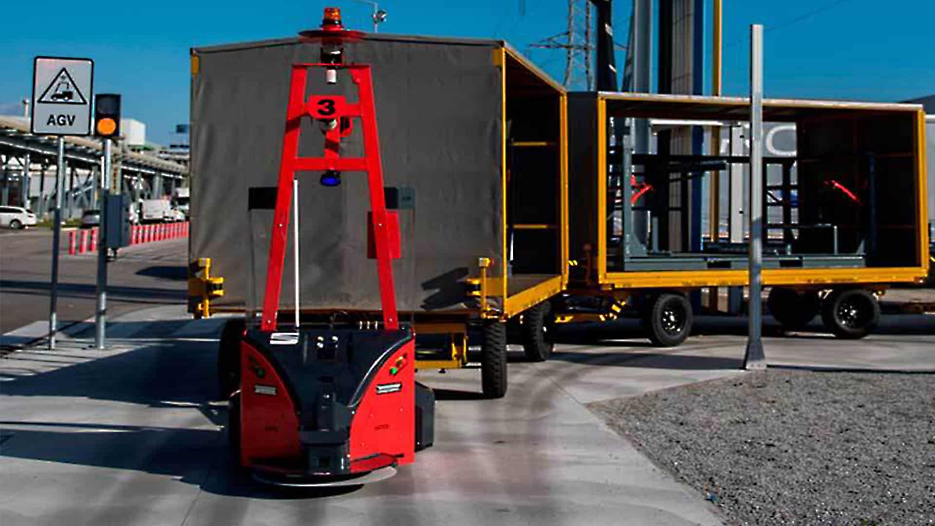 Nous avons aidé ASTI Mobile Robotics à installer ses AGV de remorquage Tribot pilotés