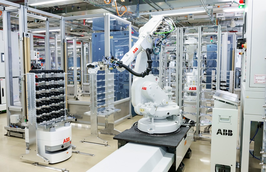 ABB robot mobile per la produzione nella camera bianca