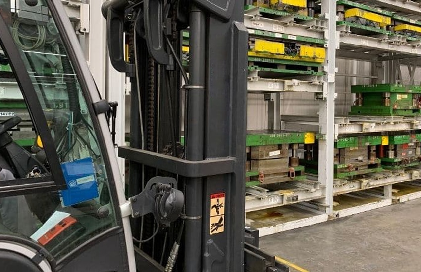 Forklift-tracking-powered-by-BlueBotics